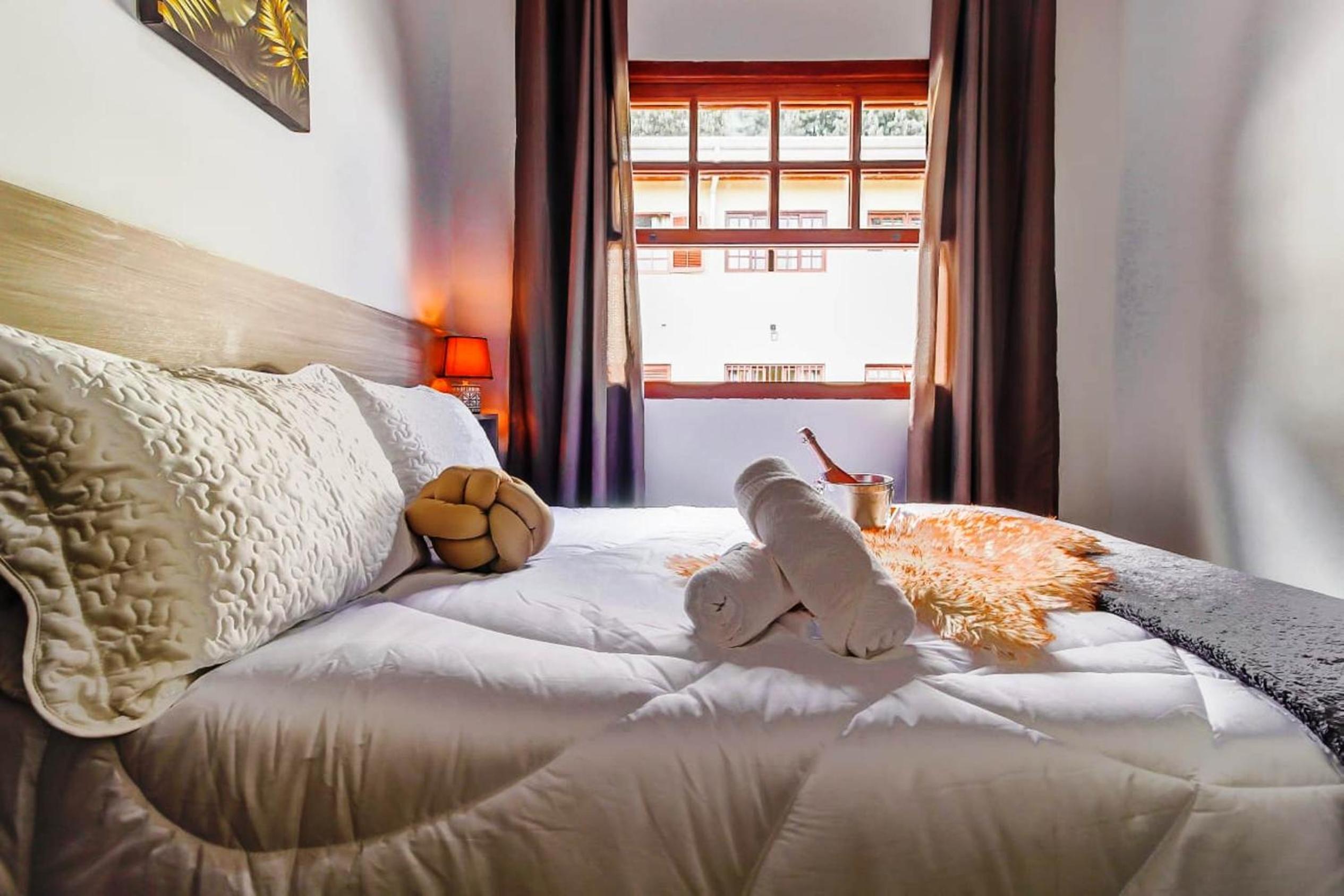 Apê Inteiro| 2Qts| Estacionamento| Wi-Fi 350| Pet Friendly| Ao Lado do Parque das CEREJEIRAS
