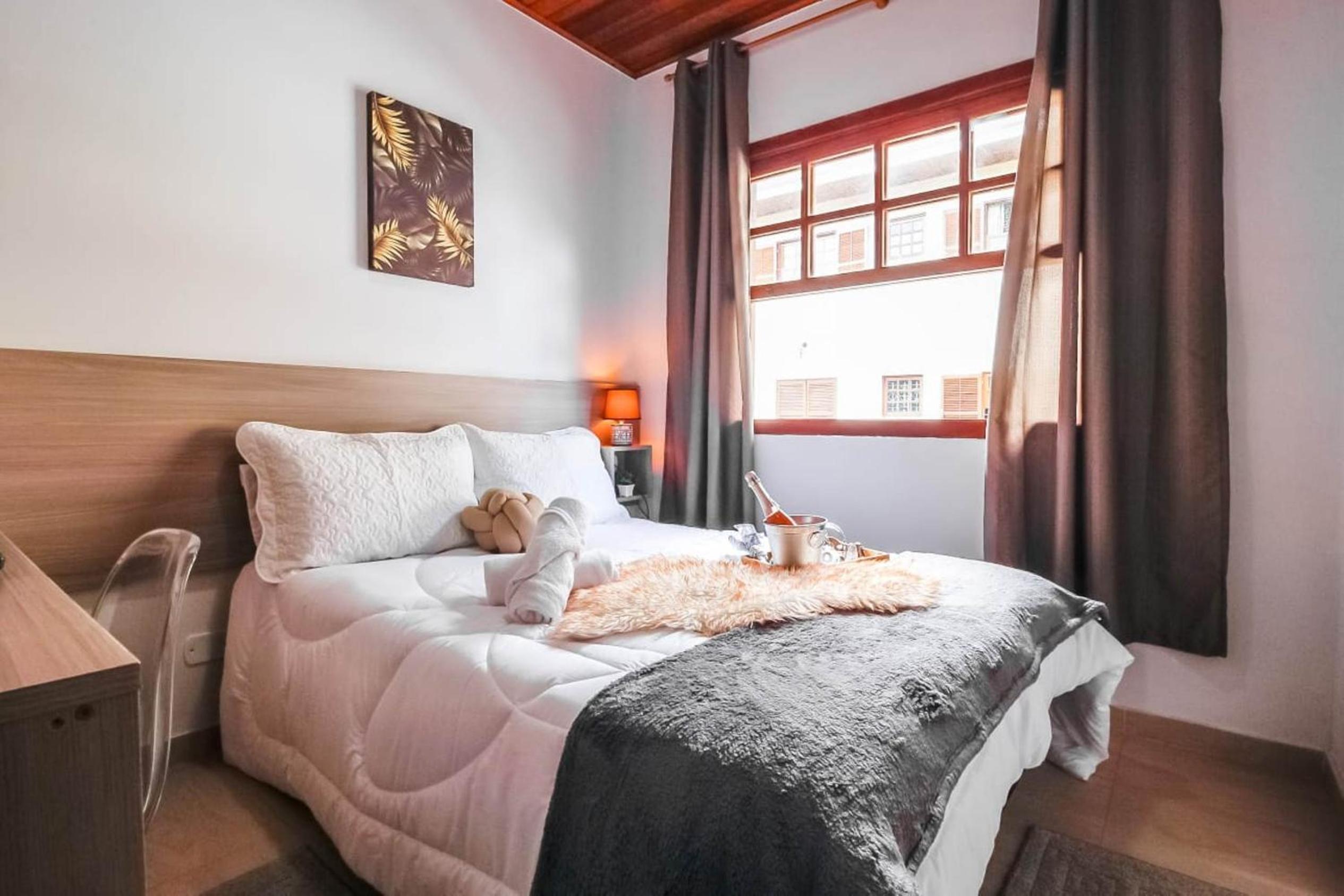 Apê Inteiro| 2Qts| Estacionamento| Wi-Fi 350| Pet Friendly| Ao Lado do Parque das CEREJEIRAS