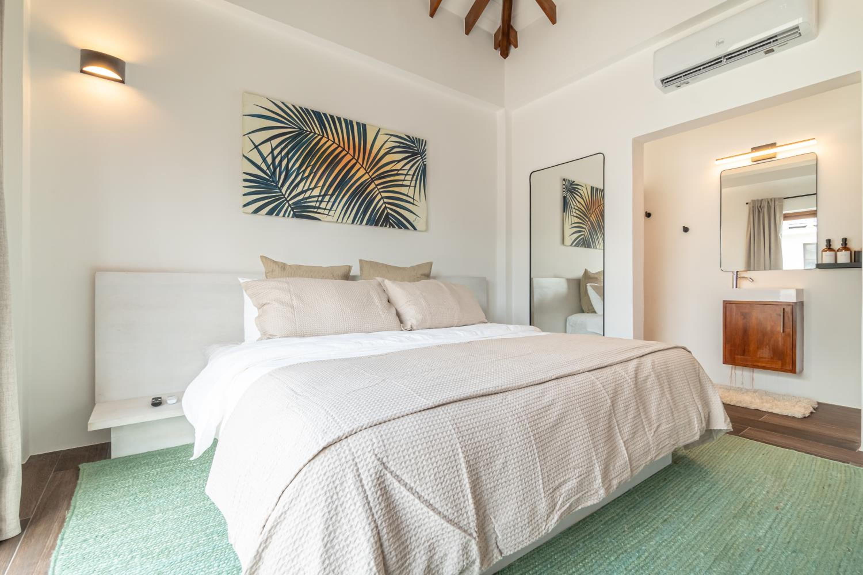 Conch Shell Cottage and The PoolClub at Mahogany Bay!