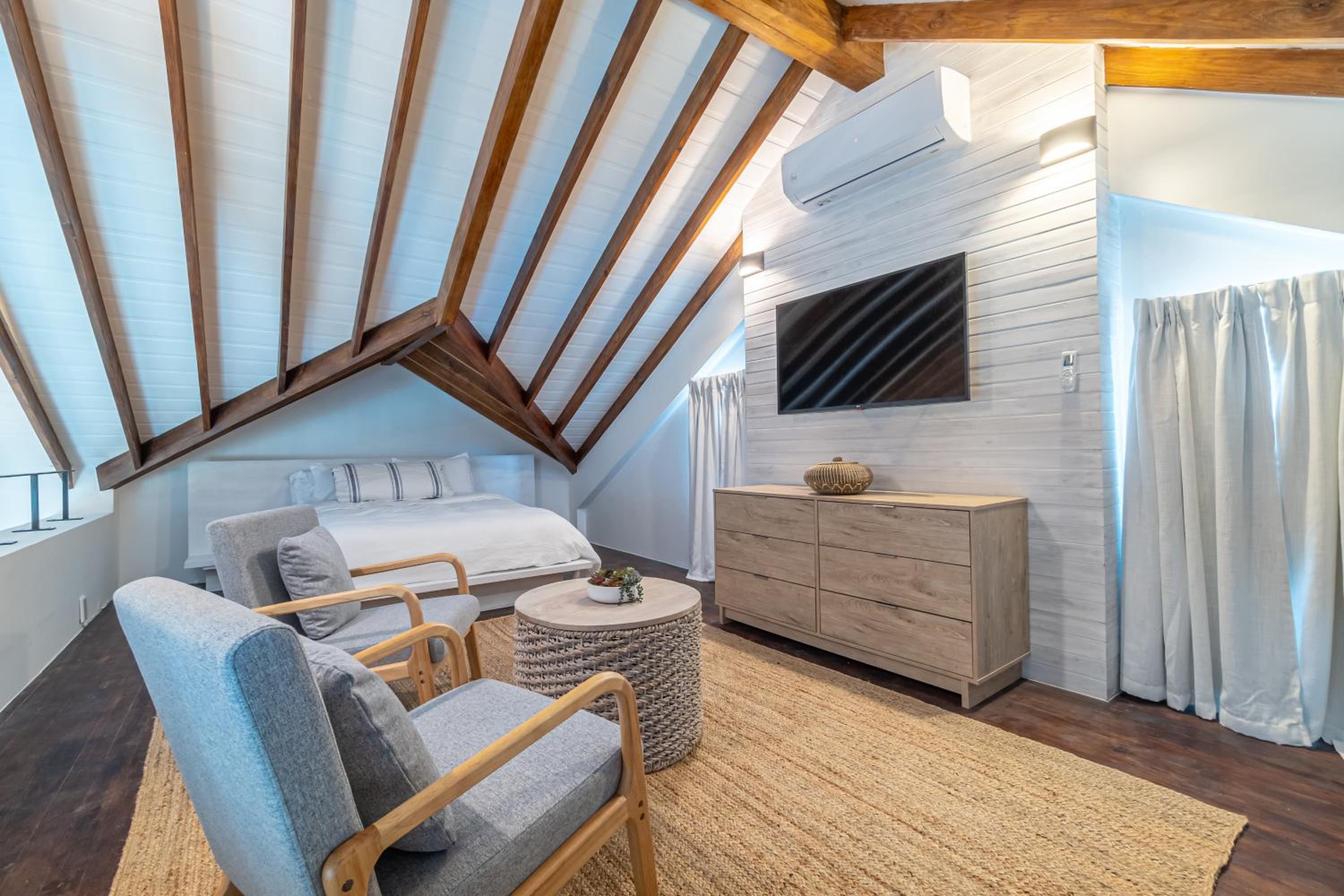 Conch Shell Cottage and The PoolClub at Mahogany Bay!