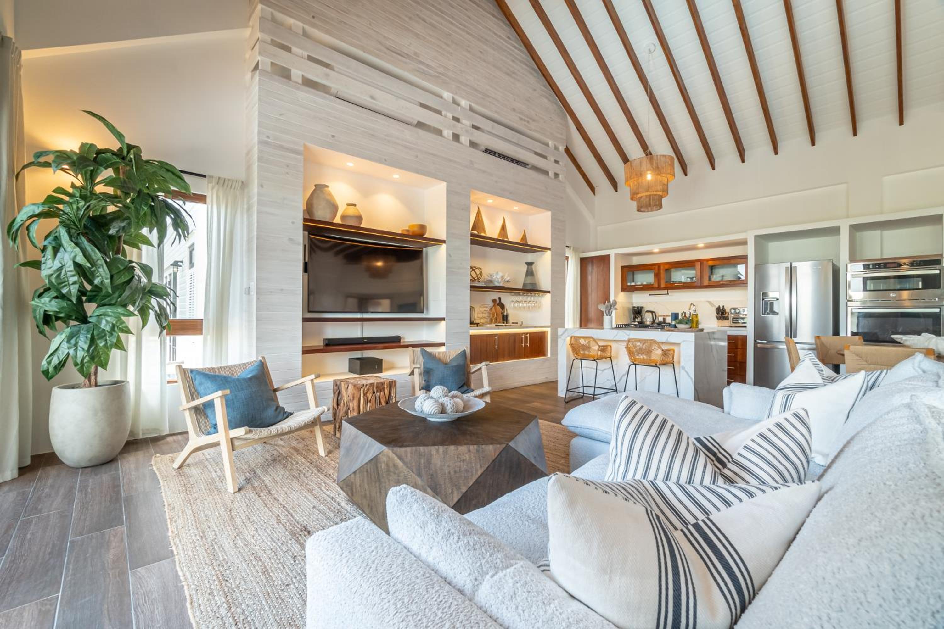 Conch Shell Cottage and The PoolClub at Mahogany Bay!
