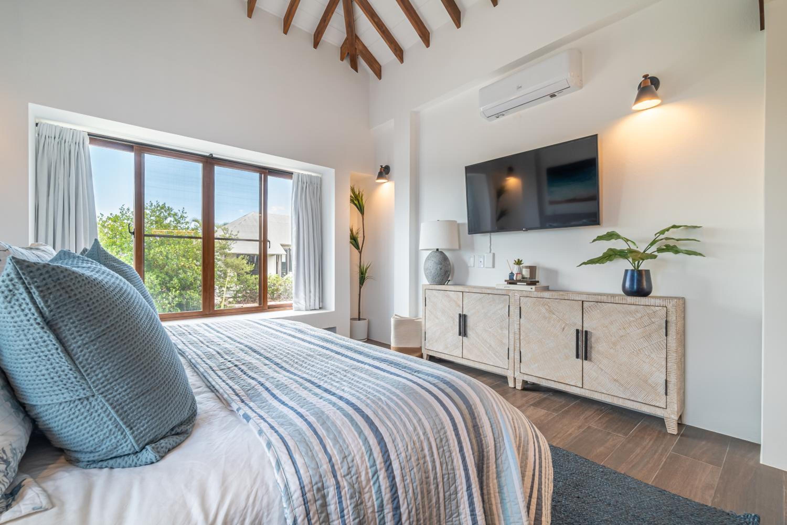Conch Shell Cottage and The PoolClub at Mahogany Bay!