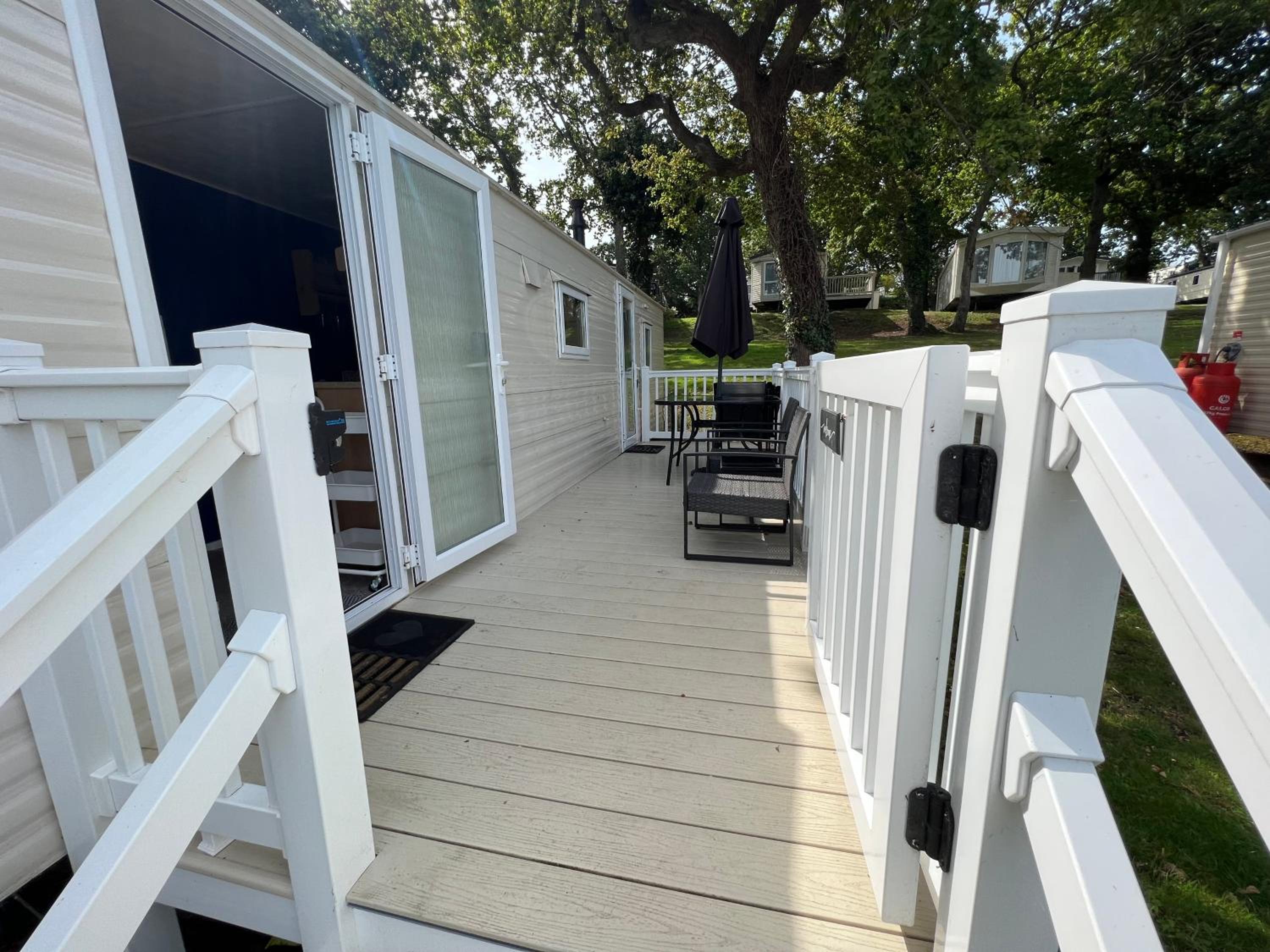 3 Bedroom Caravan RW75, Thorness Bay, Dog Friendly, WiFi
