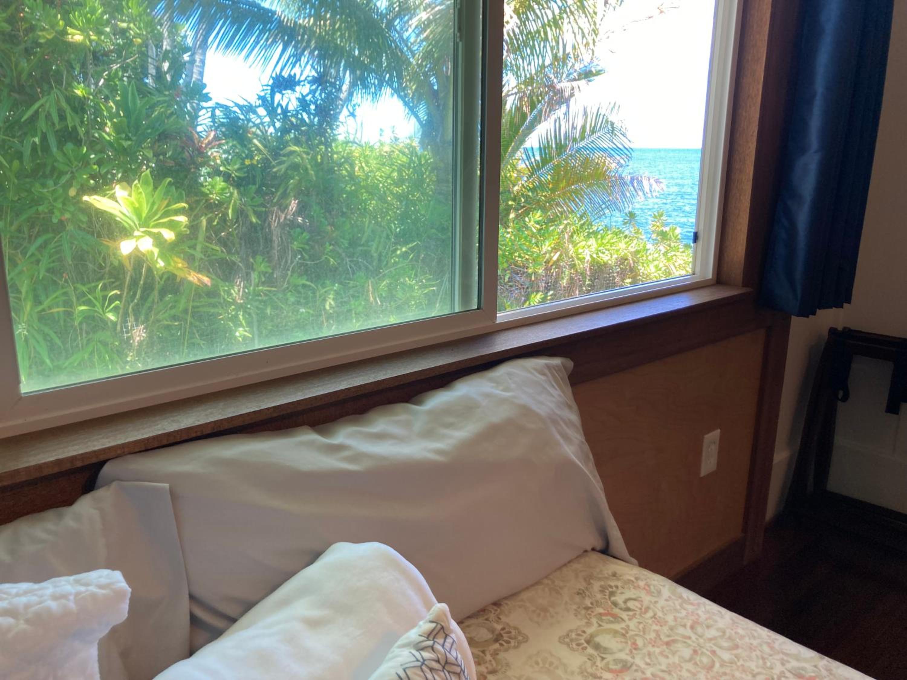 Hilo Bay Oceanfront Bed and Breakfast - Property Image 1