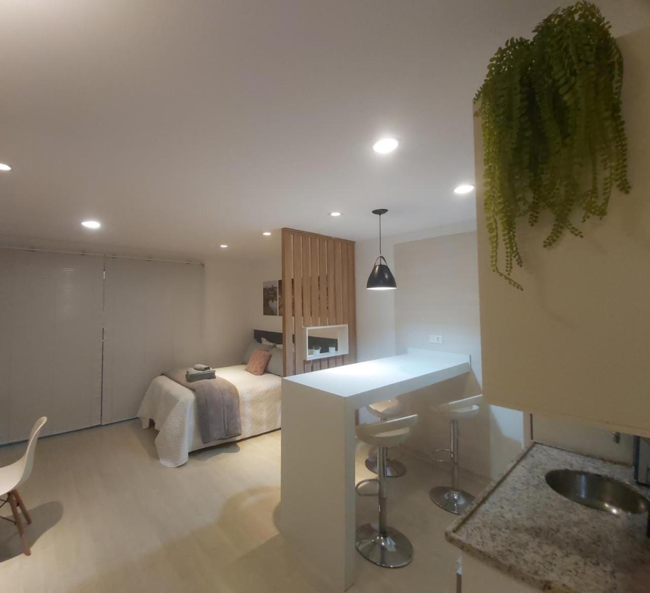 Lindo studio equipado em apartamento clube com academia e conforto no centro de Curitiba - MID Home