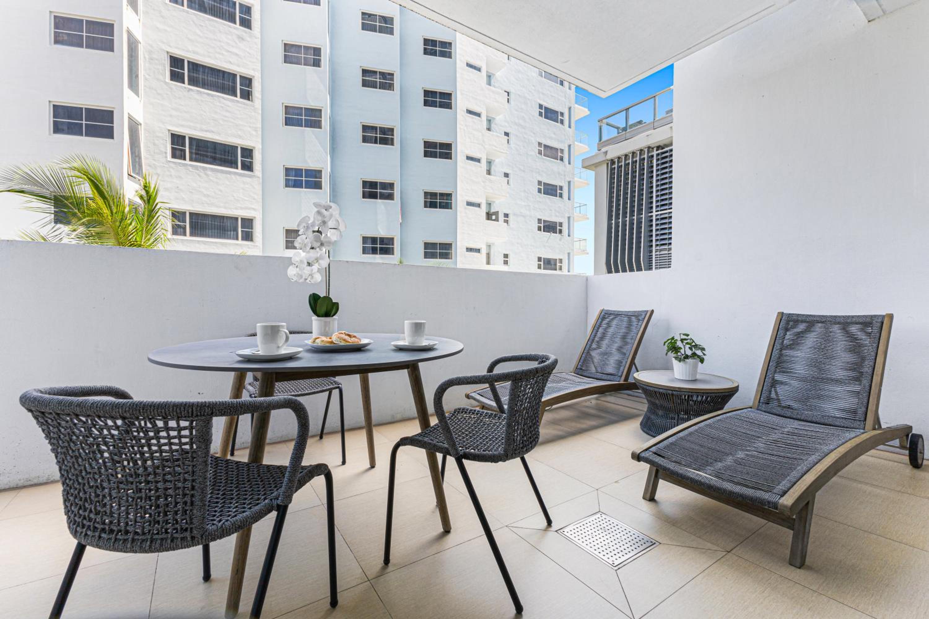 Dharma Home Suites Miami Beach at Monte Carlo