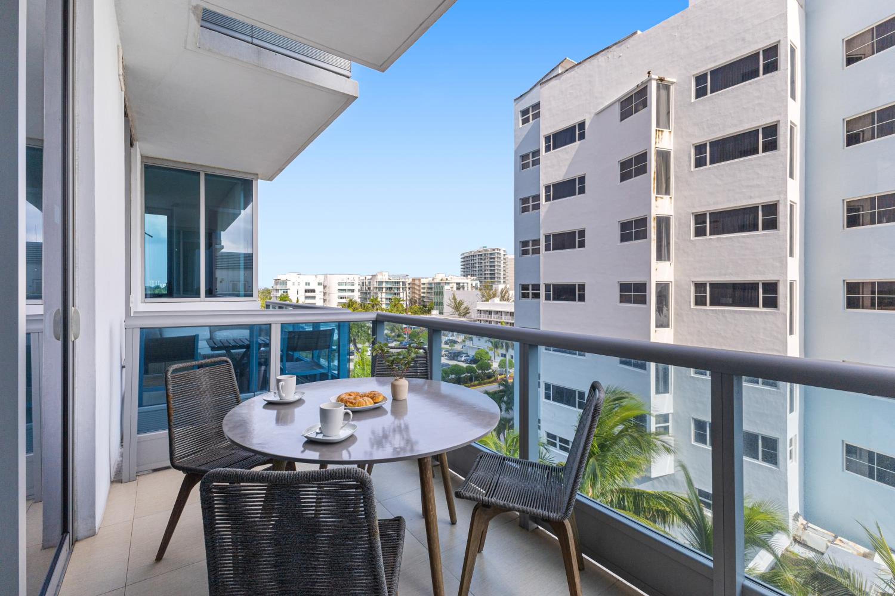 Dharma Home Suites Miami Beach at Monte Carlo