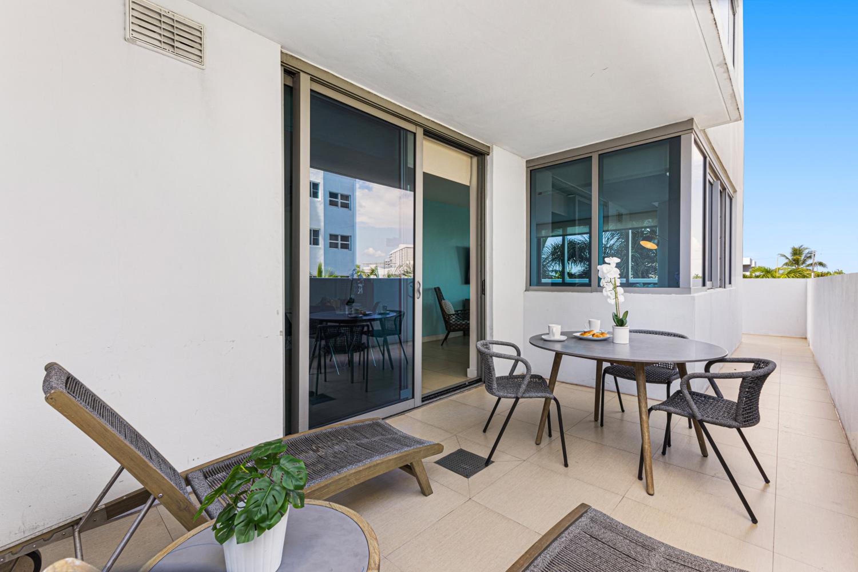 Dharma Home Suites Miami Beach at Monte Carlo