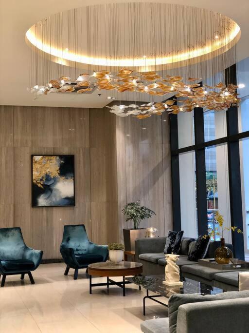 Great Value in Uptown Parksuites BGC 1BR,Washer,Netflix view 4
