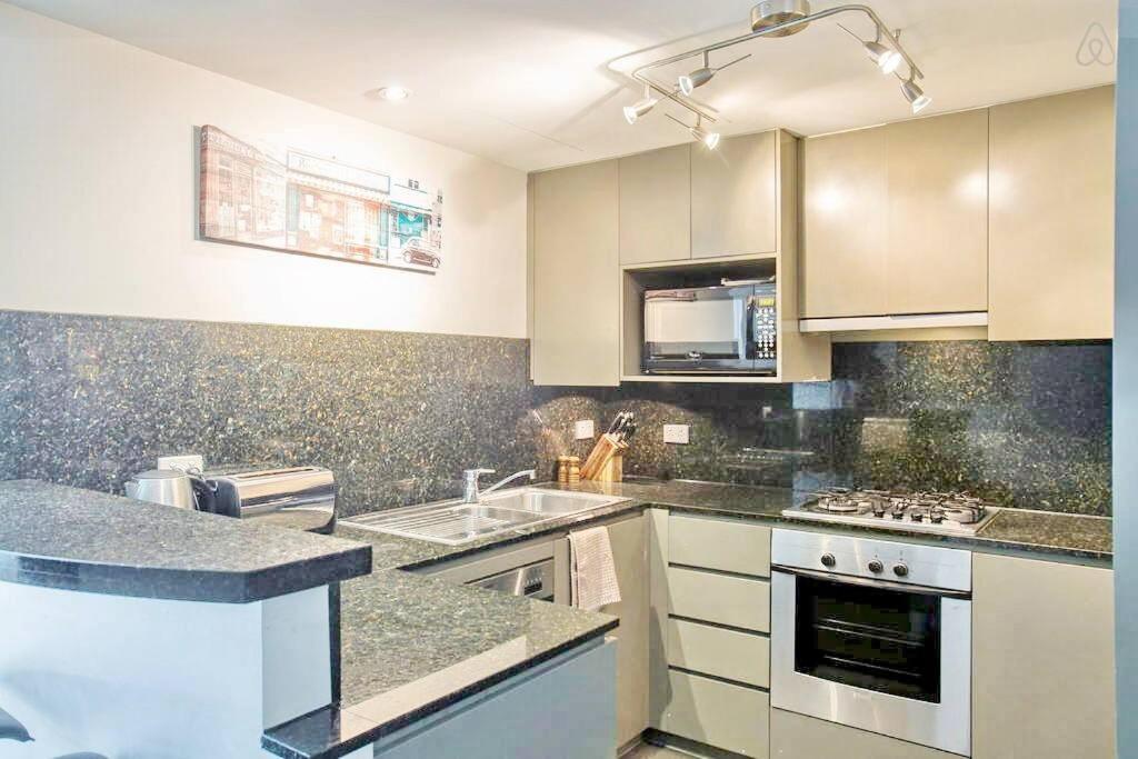 HeartCBD LUX Top Floor 2 Bedroom /Pool/Spa/GYM