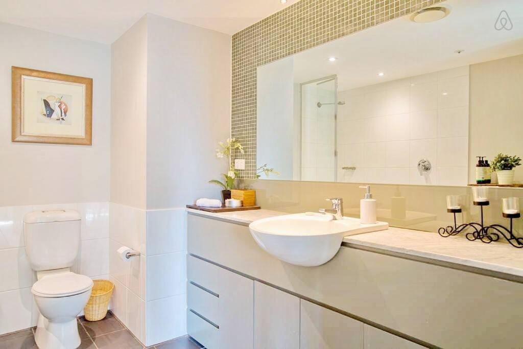 HeartCBD LUX Top Floor 2 Bedroom /Pool/Spa/GYM
