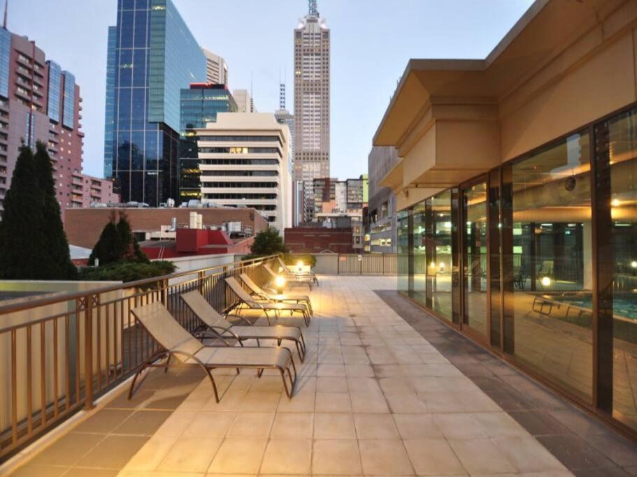 HeartCBD LUX Top Floor 2 Bedroom /Pool/Spa/GYM