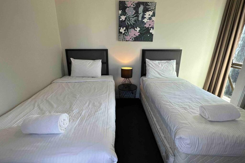 HeartCBD LUX Top Floor 2 Bedroom /Pool/Spa/GYM