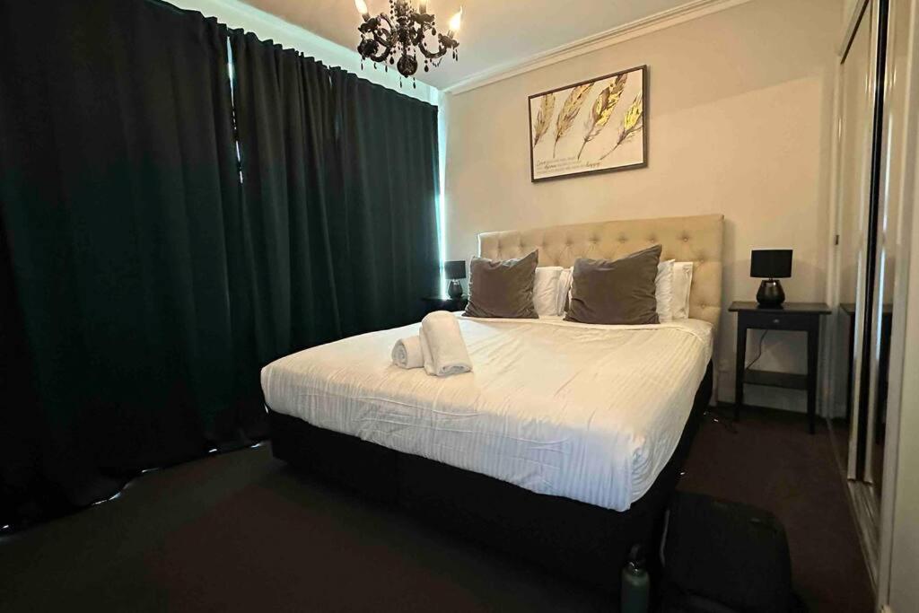 HeartCBD LUX Top Floor 2 Bedroom /Pool/Spa/GYM