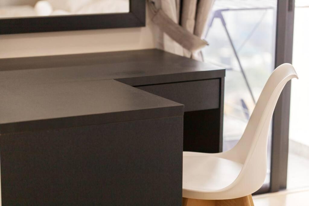Continew 1BR High TRX Mall King Bed 100Mbps Wi-Fi
