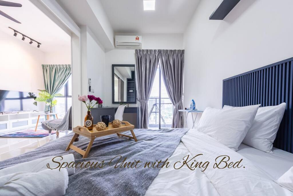 Continew 1BR High TRX Mall King Bed 100Mbps Wi-Fi