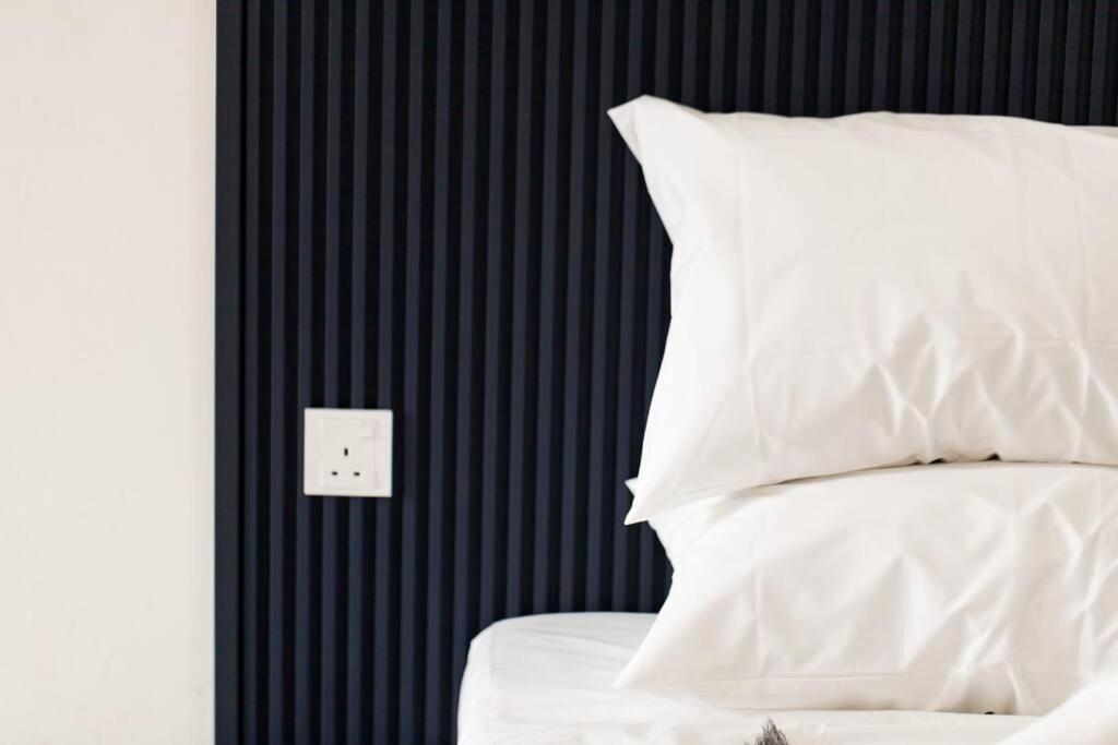 Continew 1BR High TRX Mall King Bed 100Mbps Wi-Fi