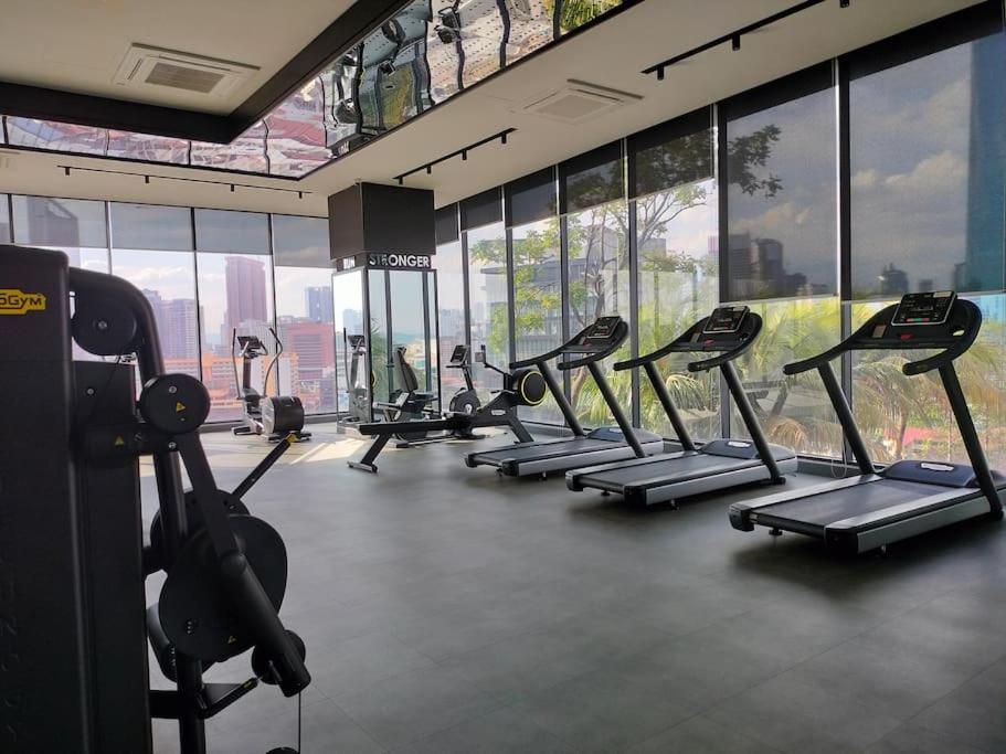Continew 1BR High TRX Mall King Bed 100Mbps Wi-Fi