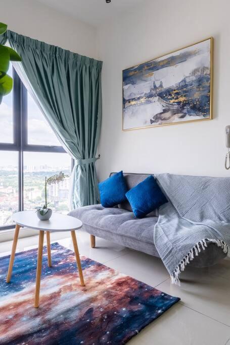 Continew 1BR High TRX Mall King Bed 100Mbps Wi-Fi