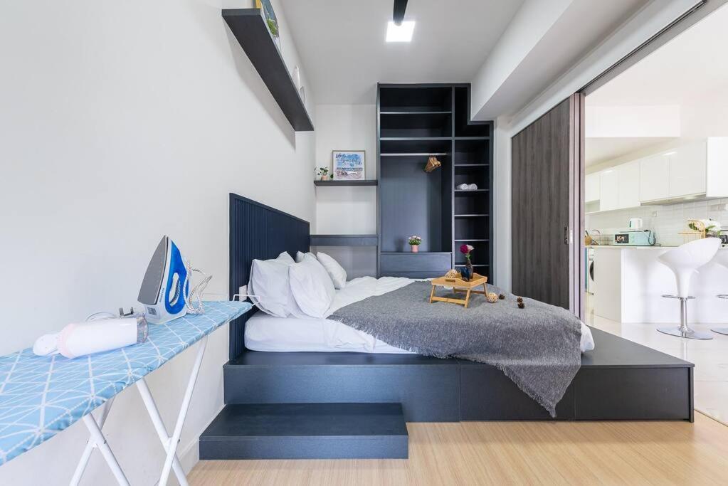 Continew 1BR High TRX Mall King Bed 100Mbps Wi-Fi