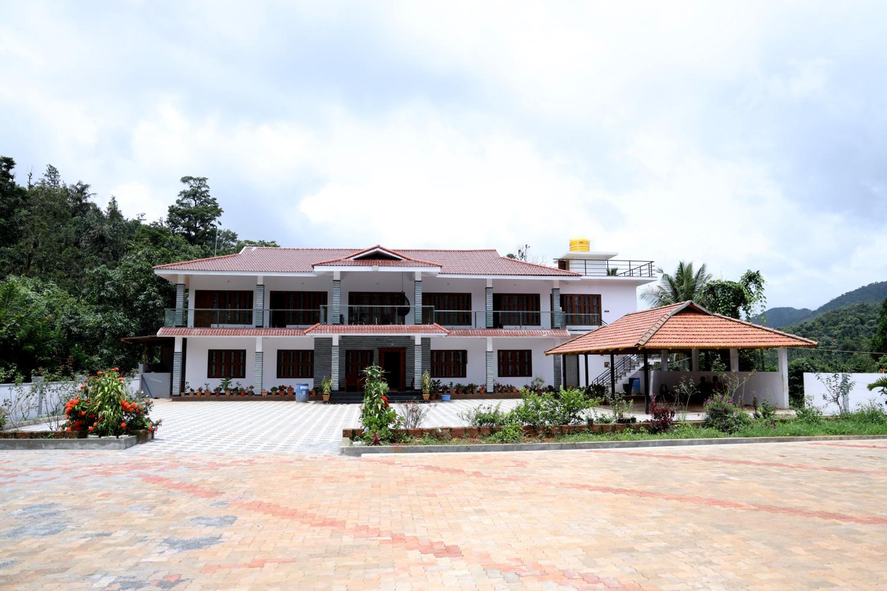 Kotibetta Homestay - Mountains View, River & Trek view 4