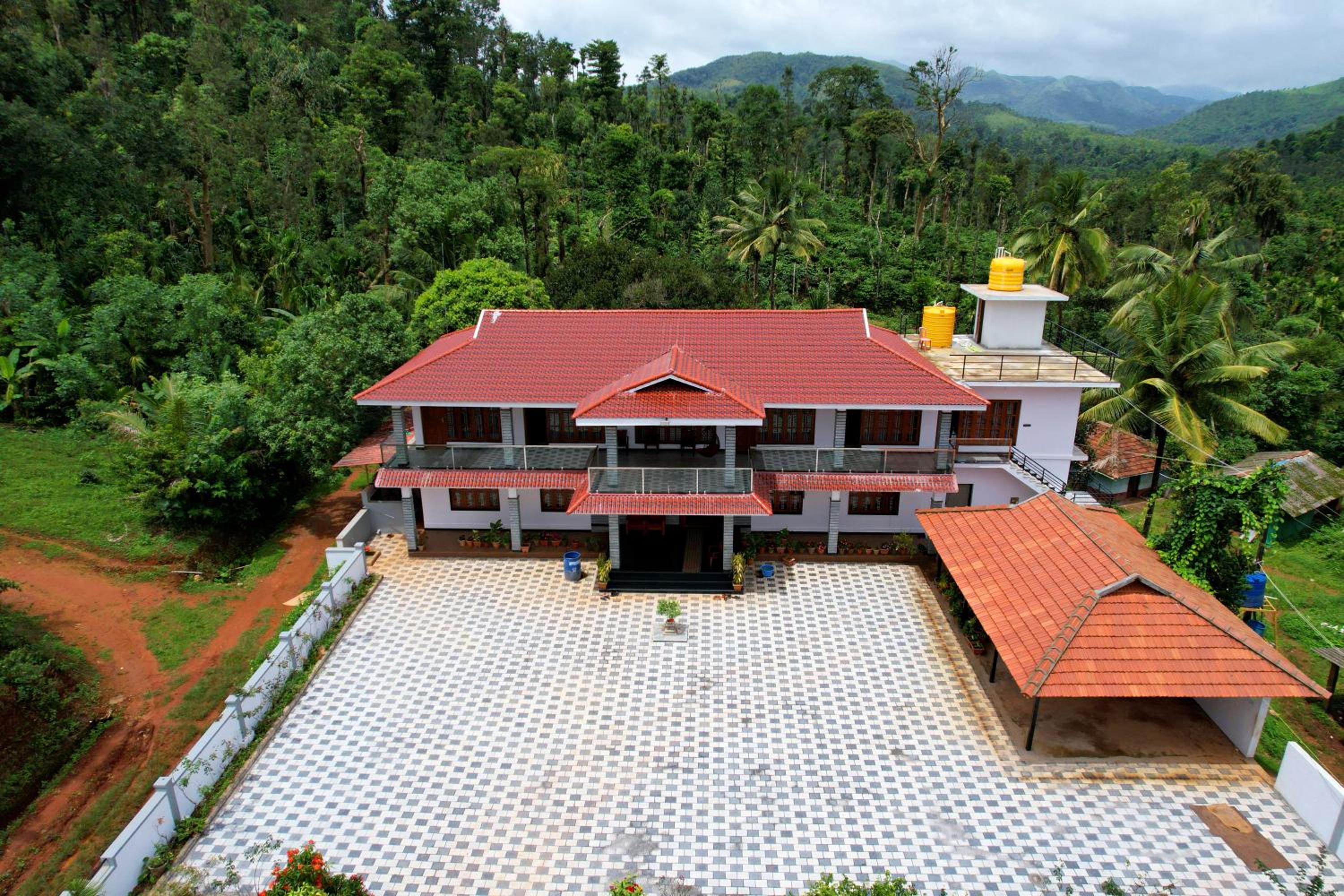 Kotibetta Homestay - Mountains View, River & Trek view 5