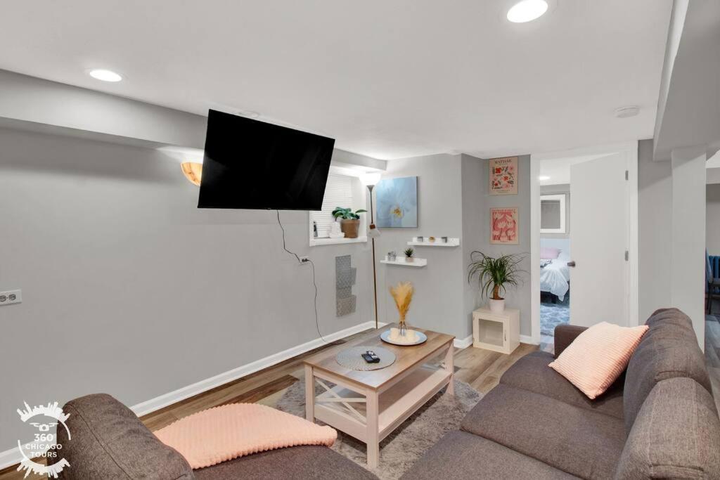 Logan square monthly apartament