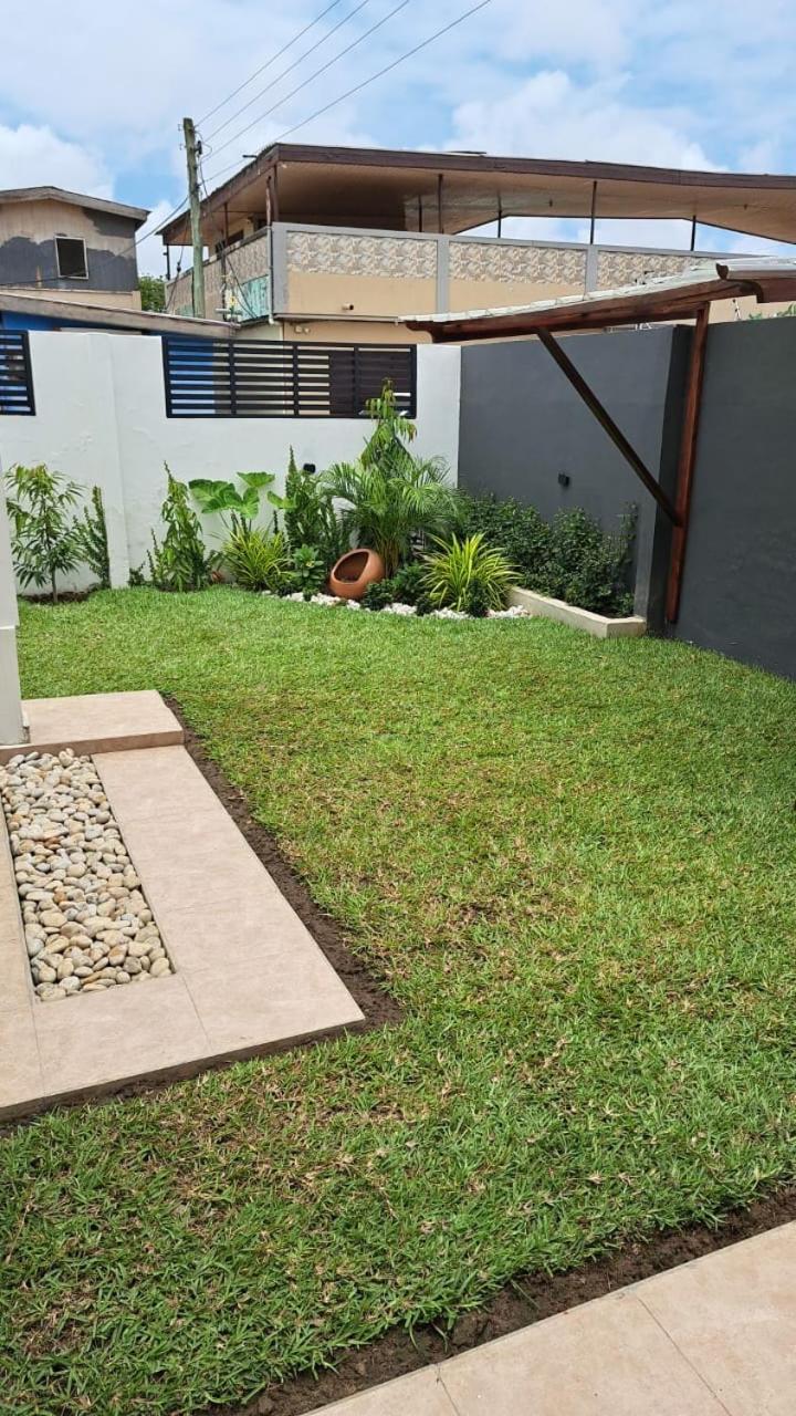Modern Family House with 2 bedrooms + Free Parking view 5