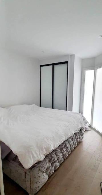 Luxury 1 bed apartment-sea view