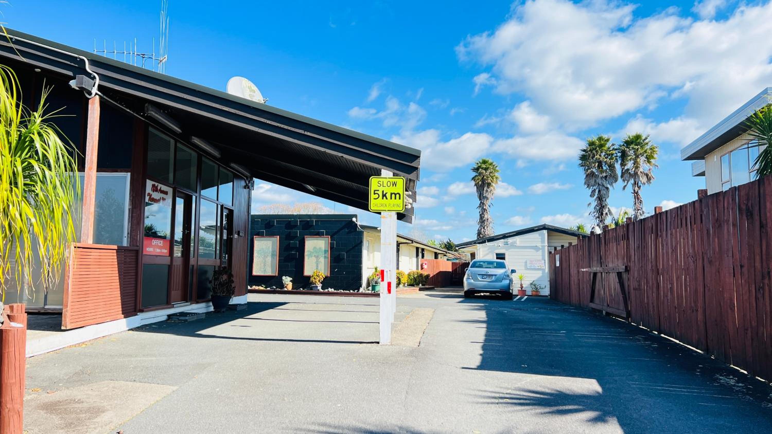 18th Avenue Thermal Motel