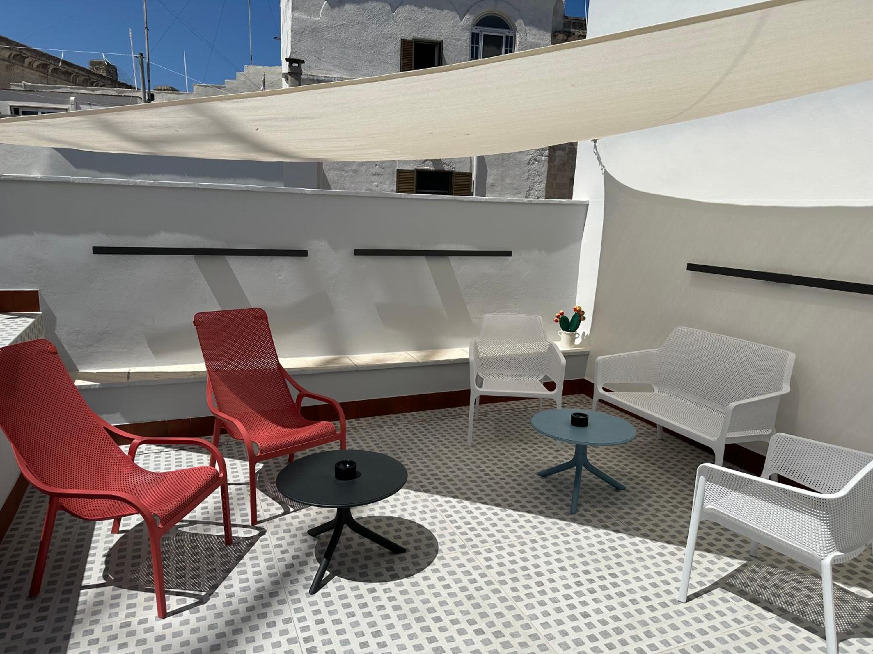 Iris Apartments