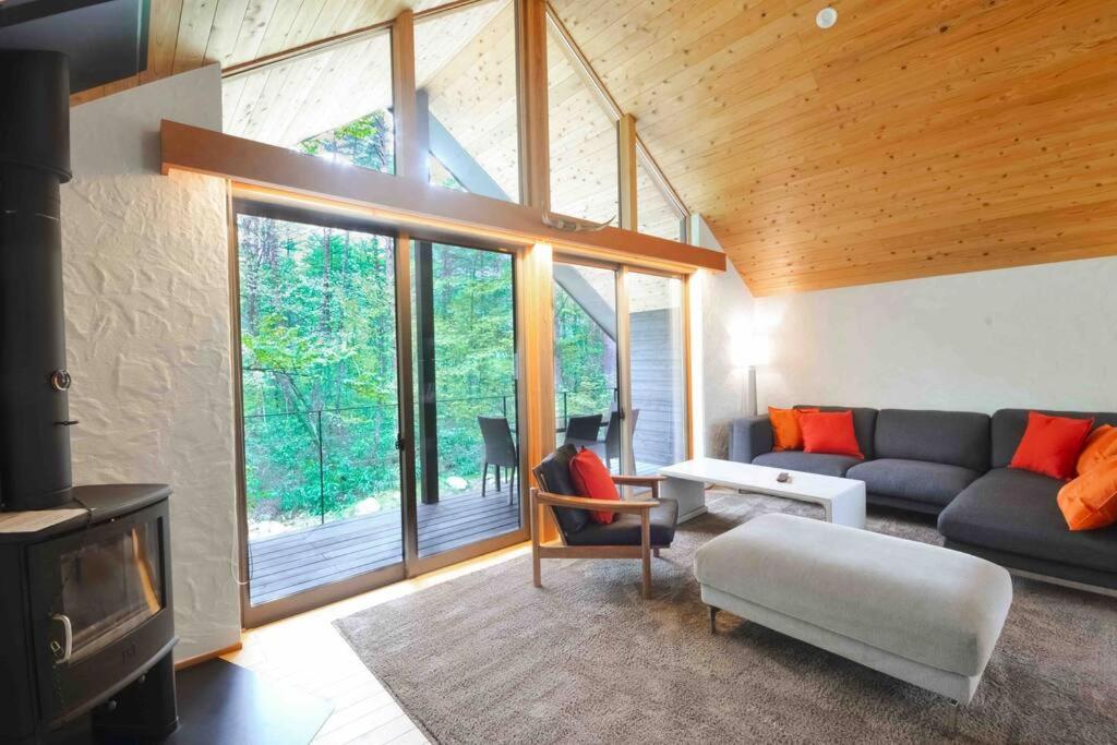 Muskoka House — Stunning architect-designed chalet view 3