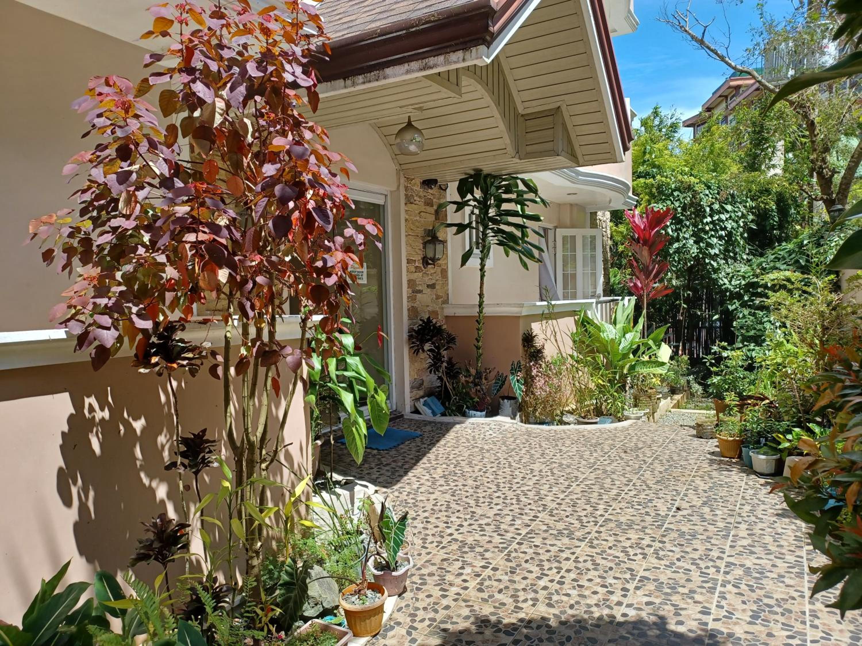 Gab's CozyHome at Bonbel Condo, Botanical Gardens Baguio