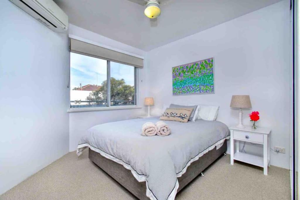 Beautiful, modern apartment seconds from beach