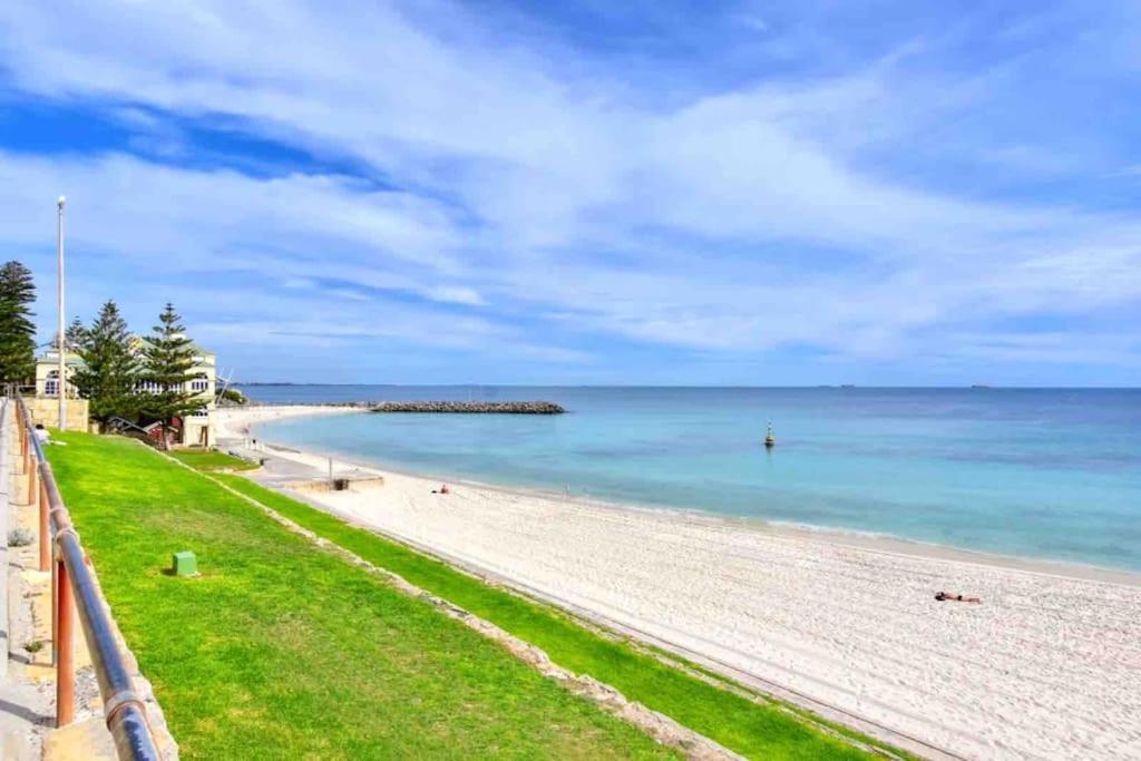 Beautiful, modern apartment seconds from beach