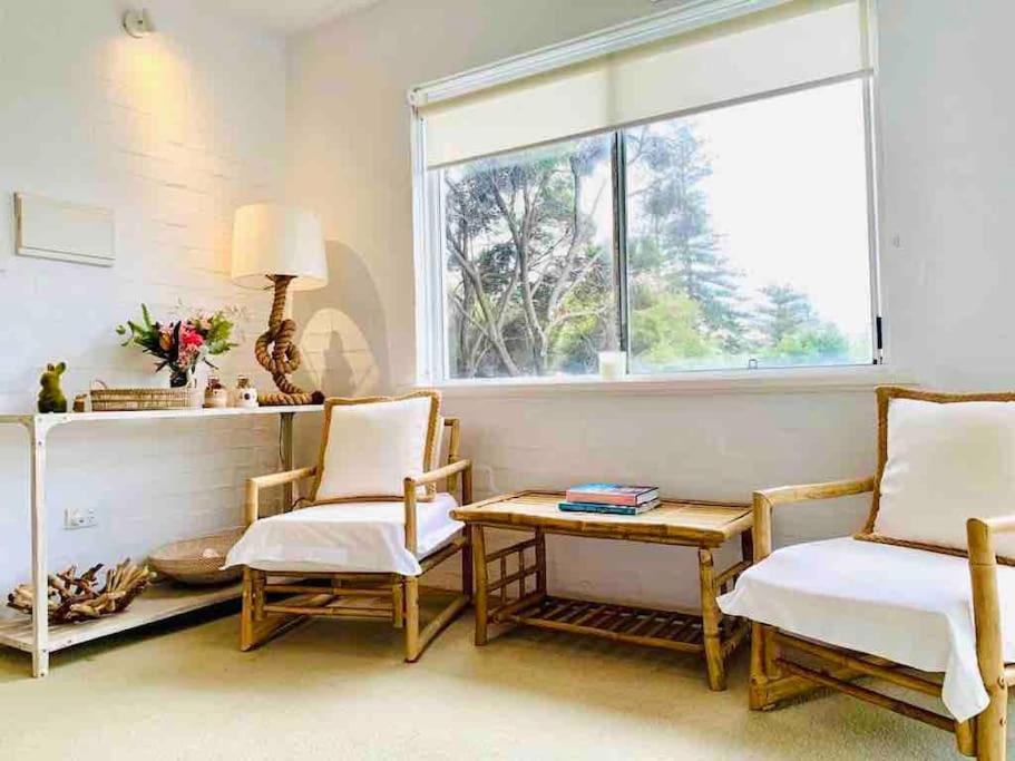 Beautiful, modern apartment seconds from beach