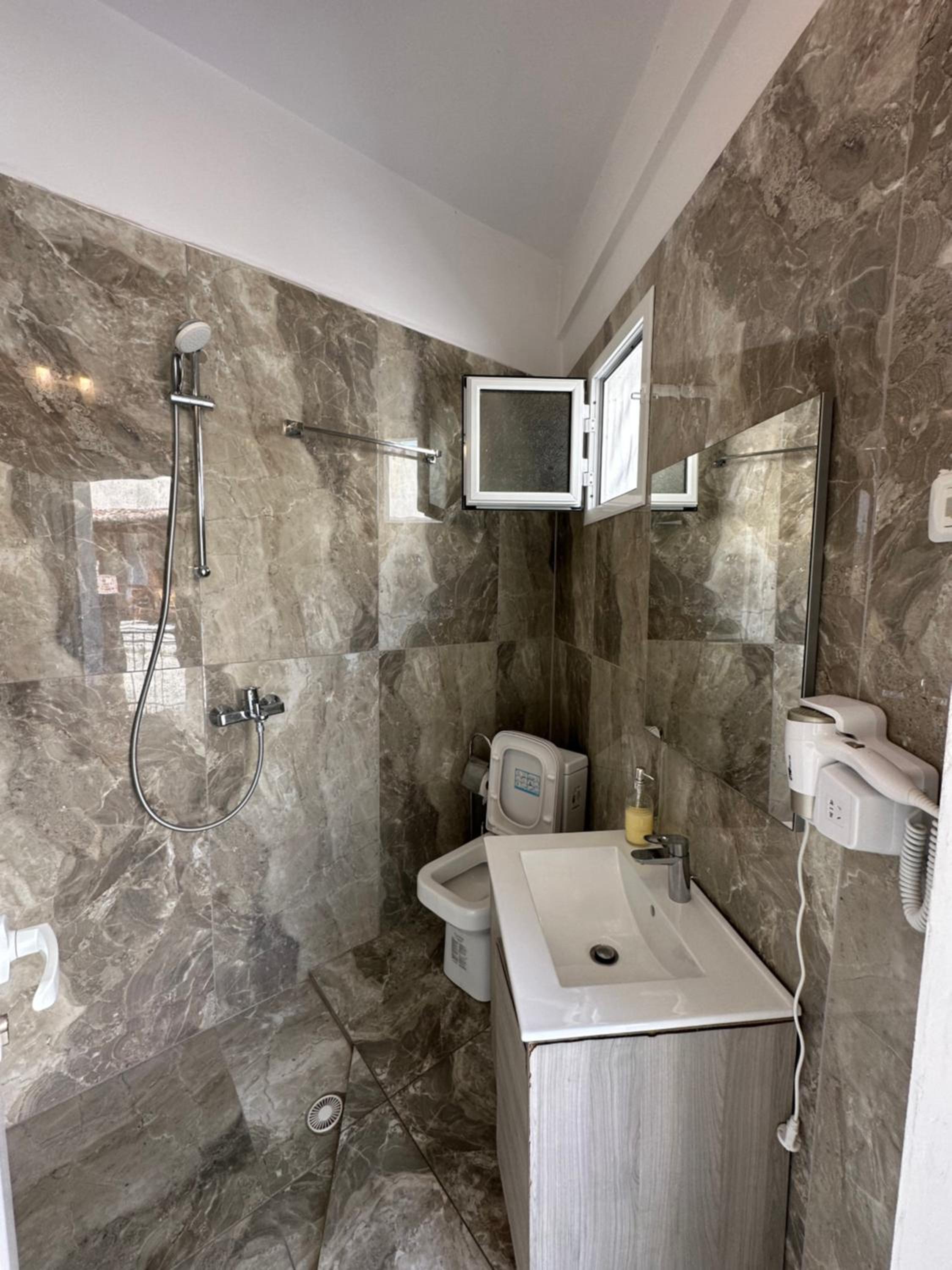 Jona Rooms