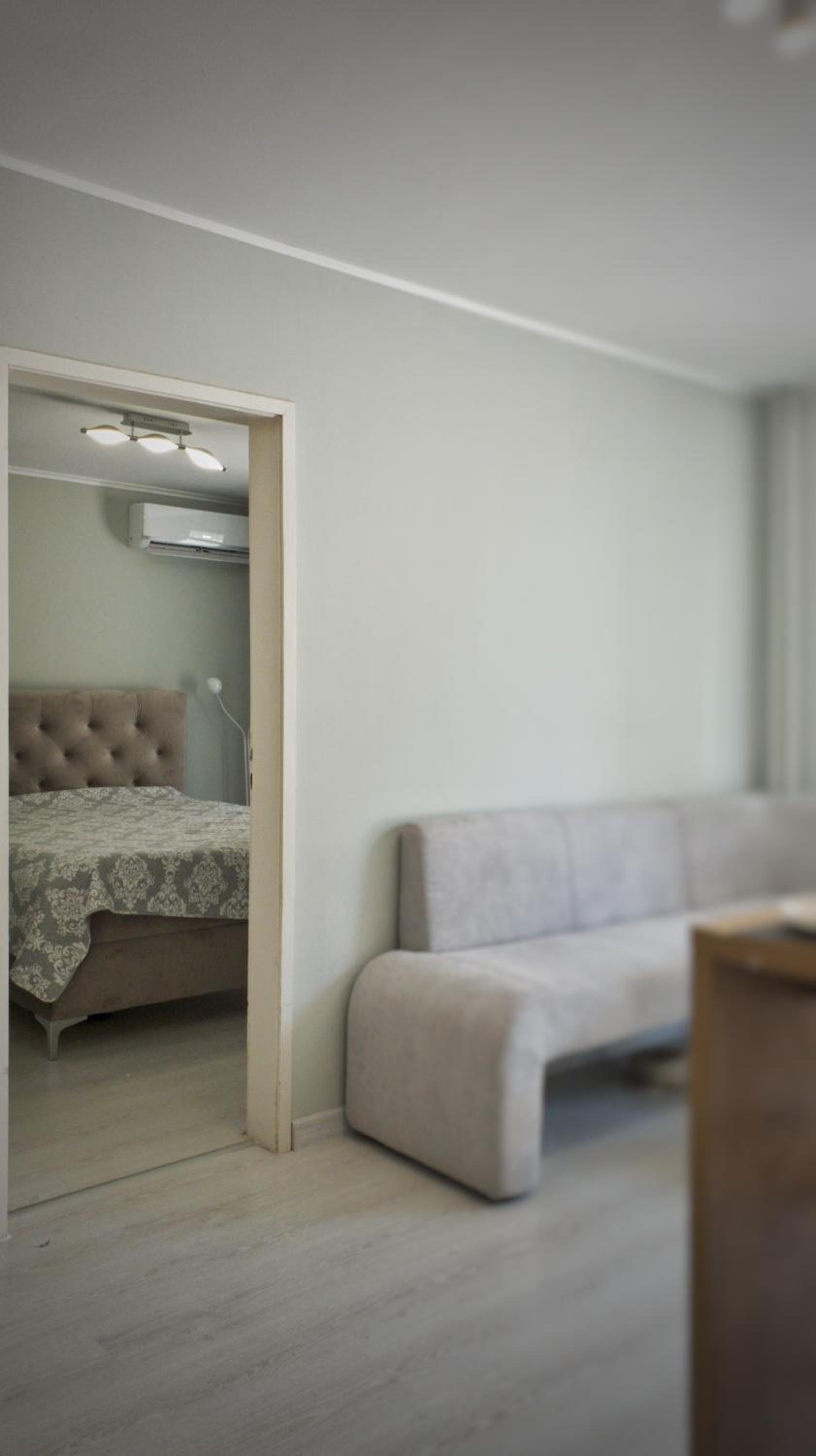 Cozy studio near the park with huge verandah Free parking