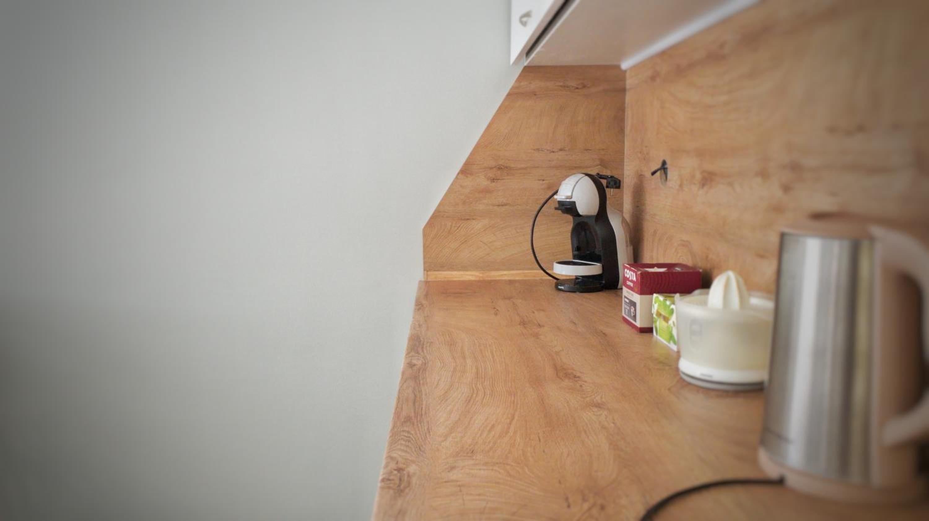 Cozy studio near the park with huge verandah Free parking