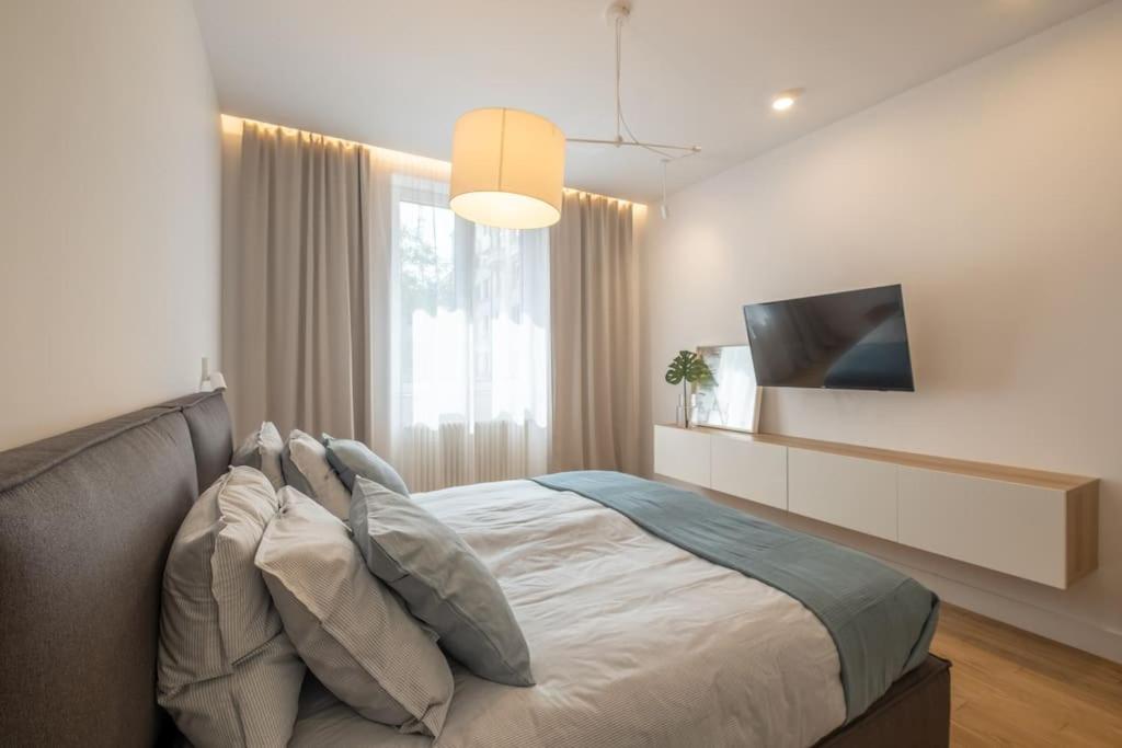 Top-Notch location, an Exceptionally Stylish flat