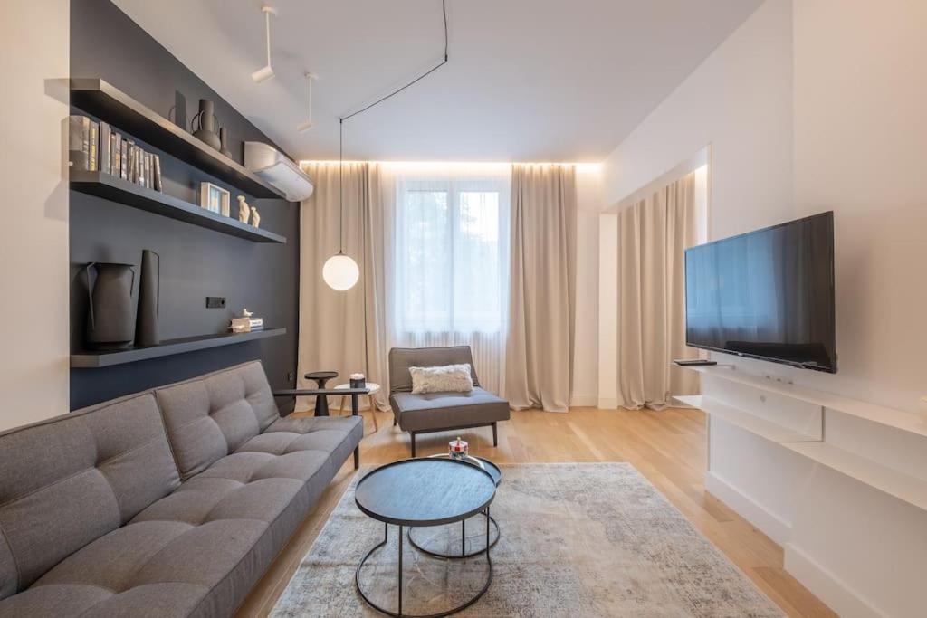 Top-Notch location, an Exceptionally Stylish flat