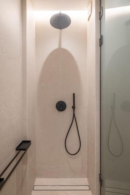Top-Notch location, an Exceptionally Stylish flat