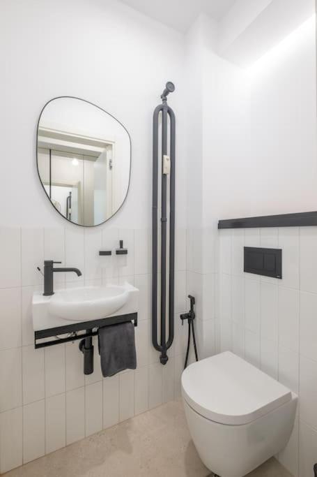 Top-Notch location, an Exceptionally Stylish flat