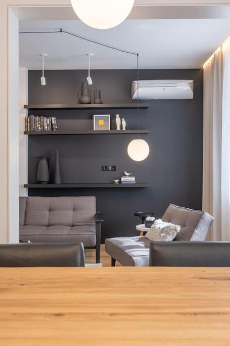 Top-Notch location, an Exceptionally Stylish flat