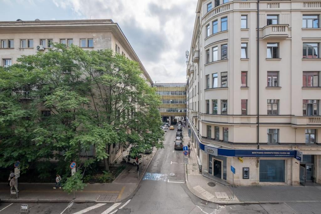 Top-Notch location, an Exceptionally Stylish flat
