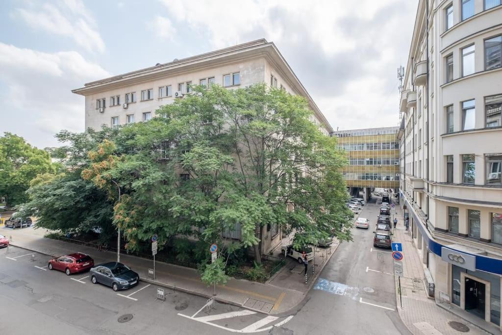 Top-Notch location, an Exceptionally Stylish flat