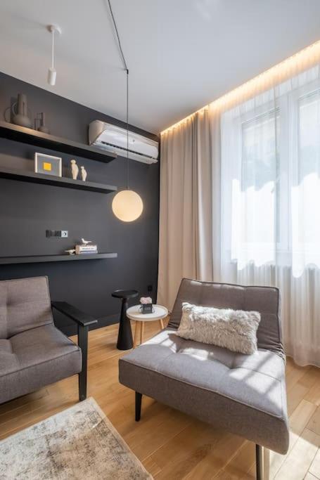 Top-Notch location, an Exceptionally Stylish flat