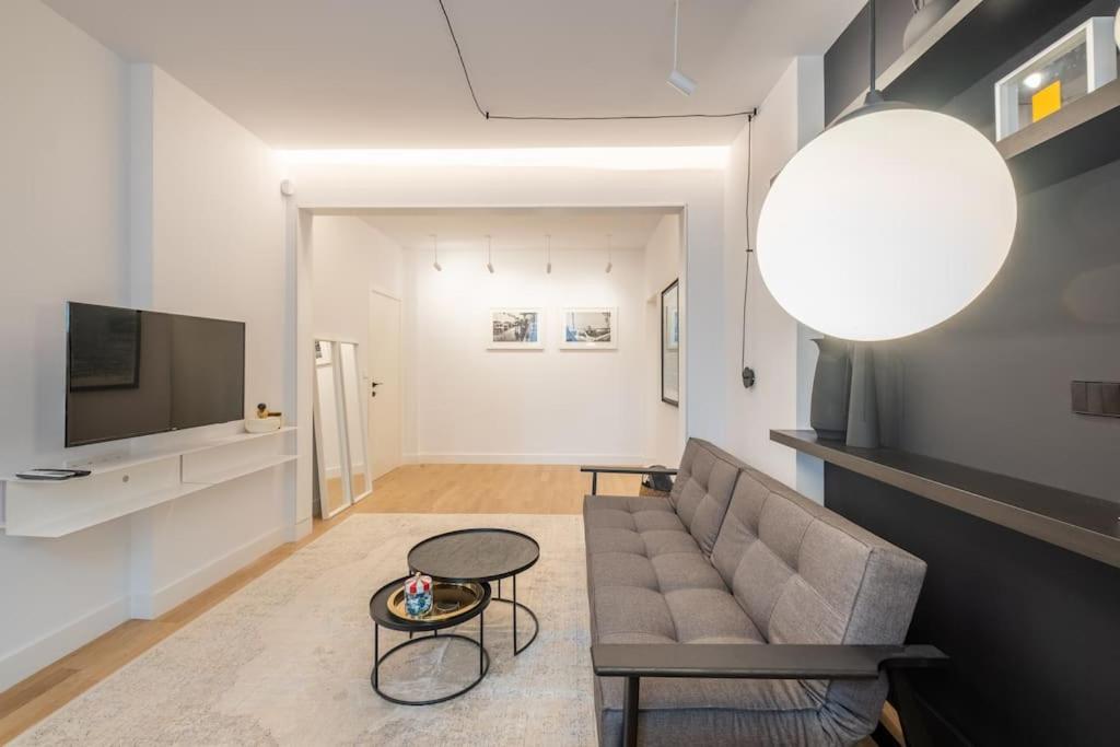 Top-Notch location, an Exceptionally Stylish flat