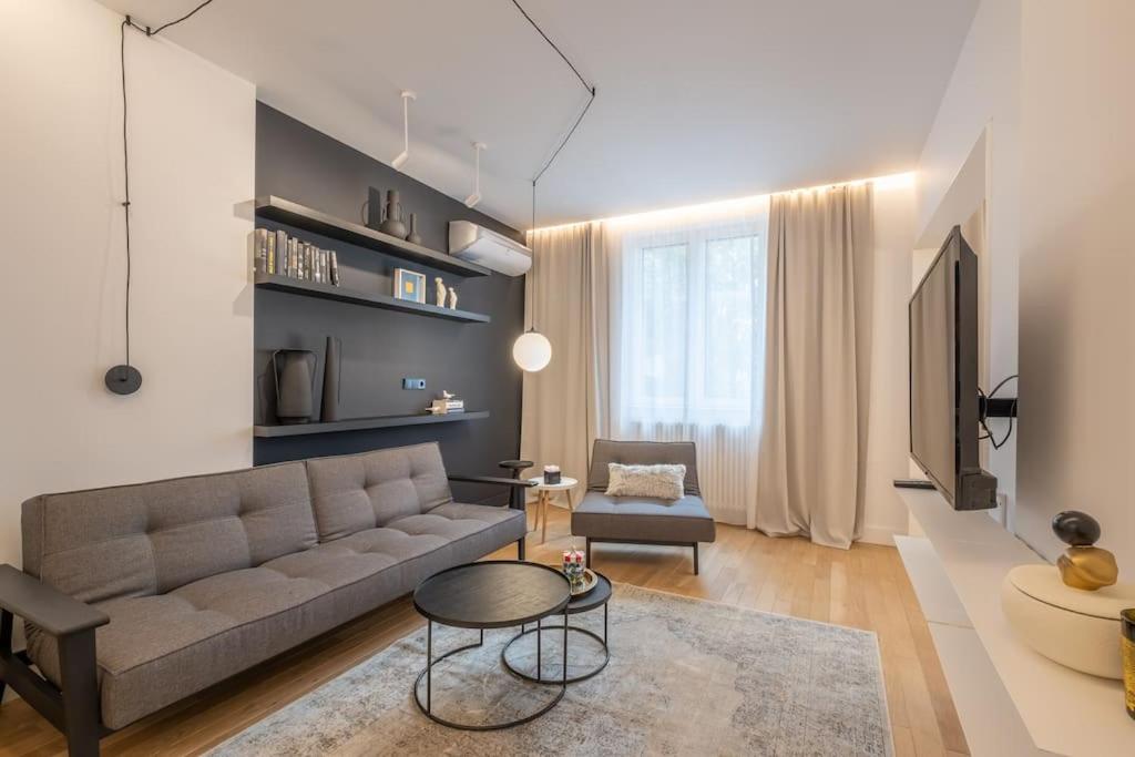 Top-Notch location, an Exceptionally Stylish flat