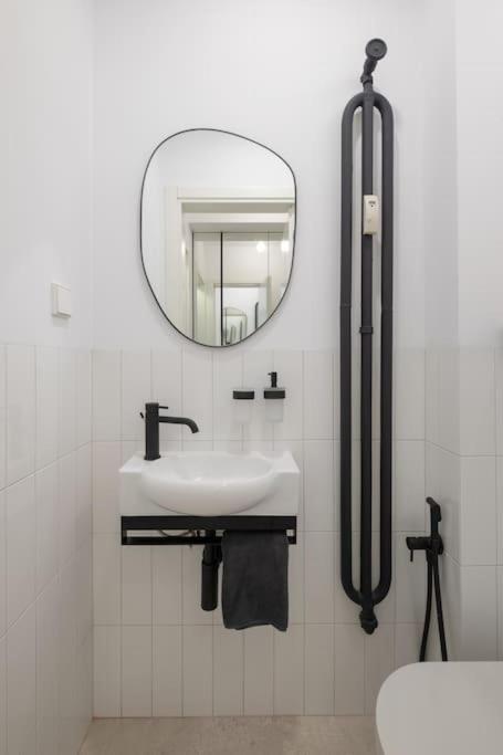 Top-Notch location, an Exceptionally Stylish flat